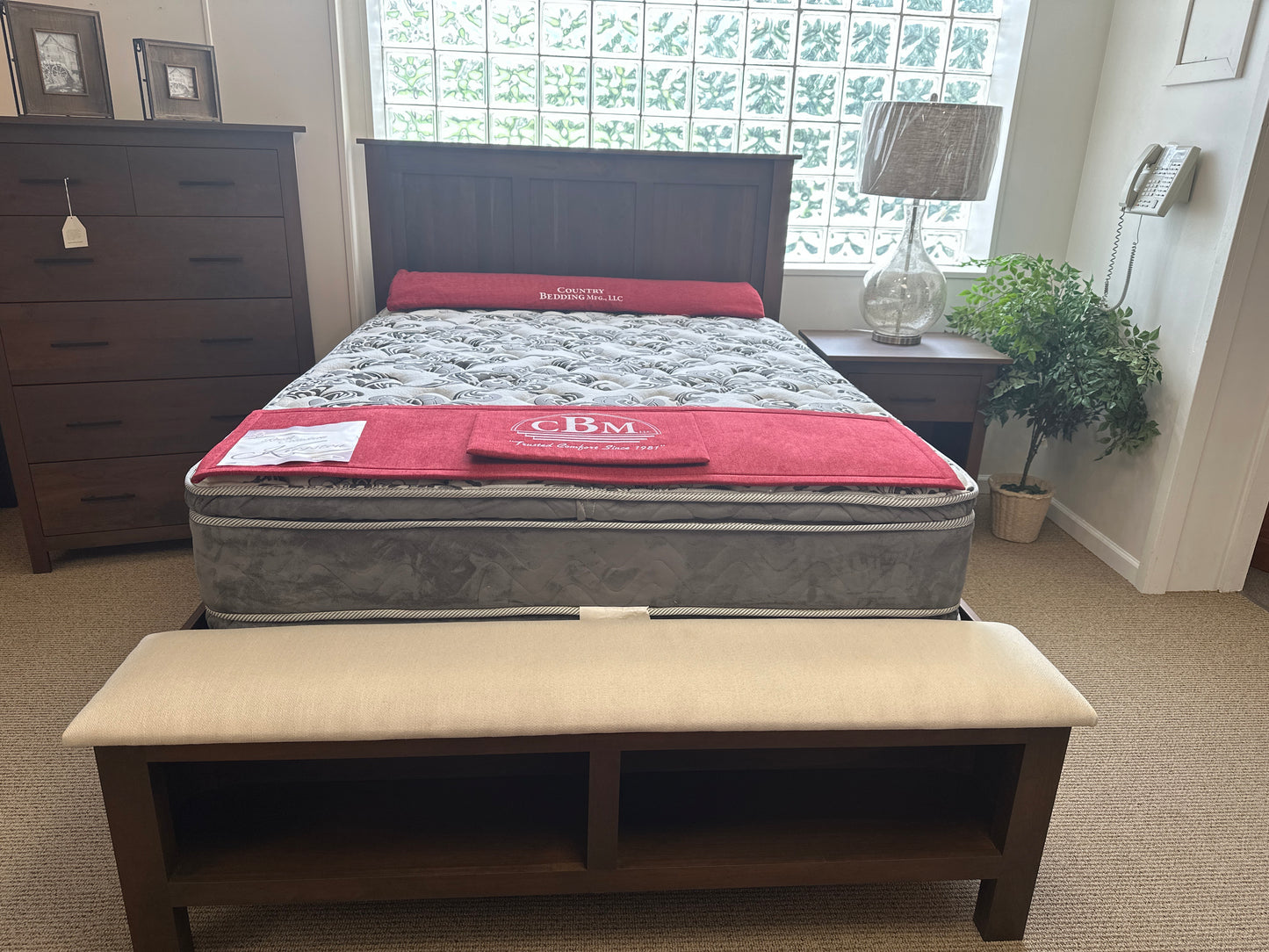 Williamsport 4 pc Bedroom Set(mattress sold separately). Set includes: Queen storage bed, footboard bench, nightstand and chest of drawers.