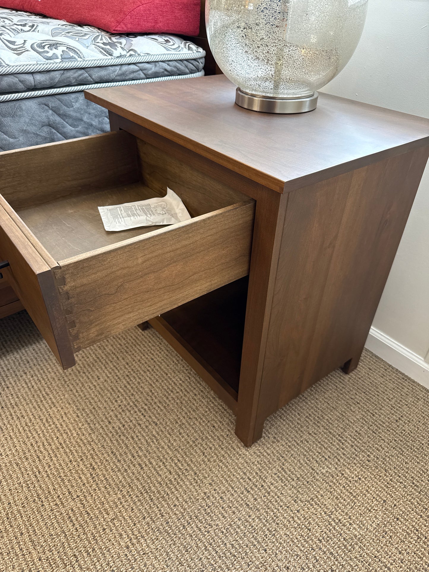 Williamsport 4 pc Bedroom Set(mattress sold separately). Set includes: Queen storage bed, footboard bench, nightstand and chest of drawers.