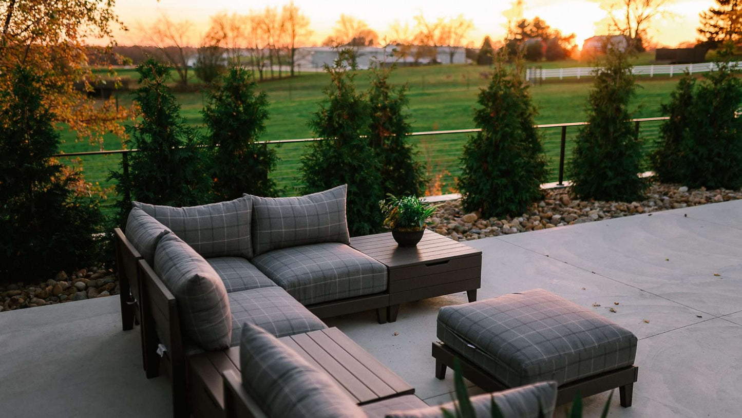 Latitude Center Chair