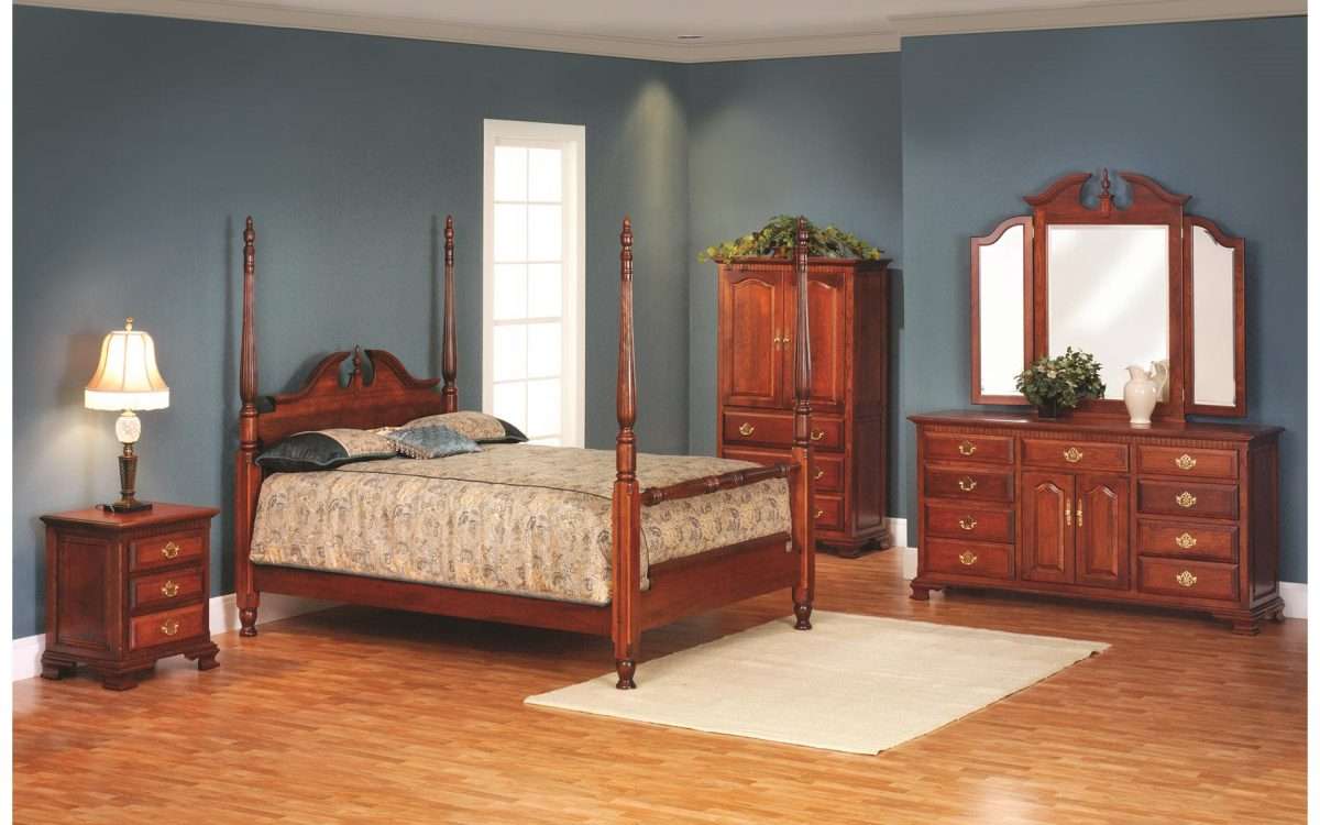 Victoria's Tradition Pilaster Bed Collection